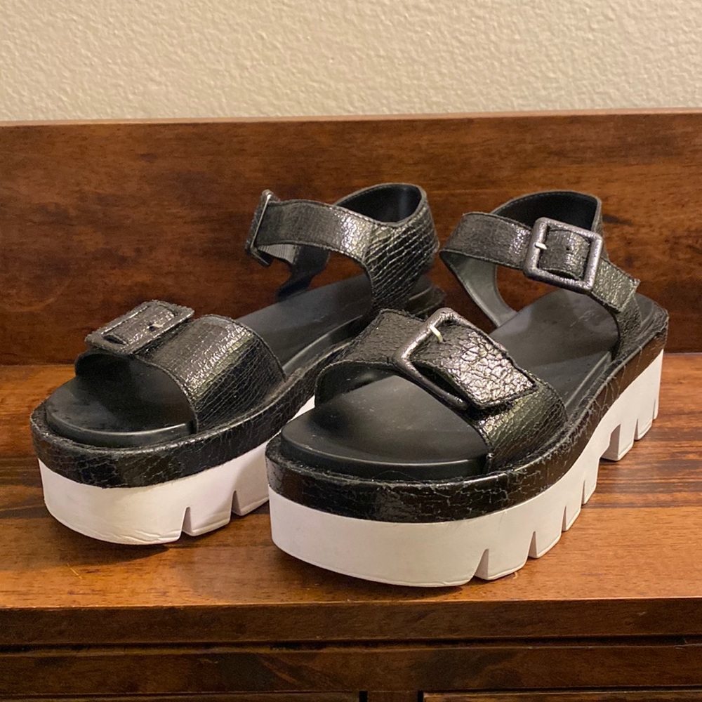 Kendall + Kylie Wave Sandals
